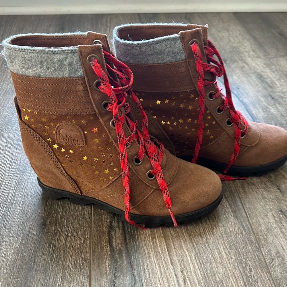 Big girls Sorel wedge boots